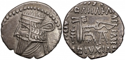 Парфянское царство. Митридат IV. Драхма. XF серебро. 140 Экбатана